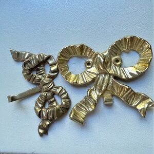 Vintage BombayCompany Brass Bow Ribbon Hooks Pair Accessories